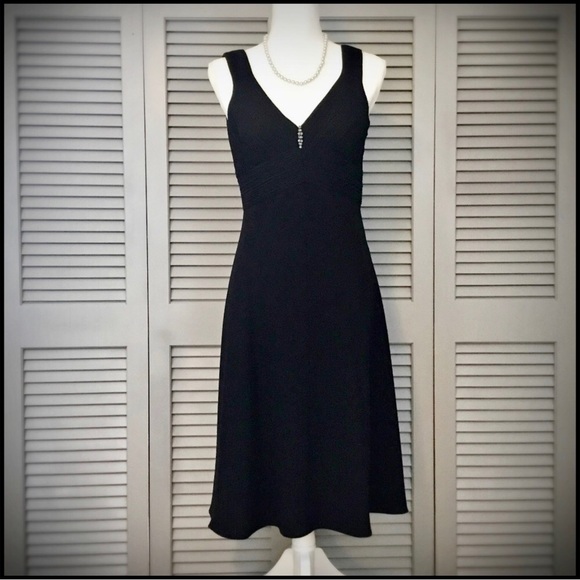 Evan-Picone Dresses & Skirts - Evan-Picone Black Chiffon Sleeveless Dress